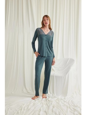 L'ombre Yakası Omzu ve Paçası Dantelli Boydan Düğmeli Pijama Takımı