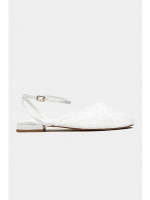 Nişantaşı Shoes Tracy Beyaz Dantel Detay Arka Bantlı Tokalı Kadın Babet Sandalet