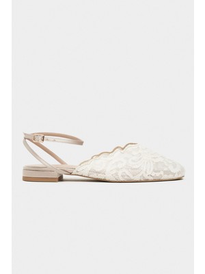Nişantaşı Shoes Tracy Bej Dantel Detay Arka Bantlı Tokalı Kadın Babet Sandalet