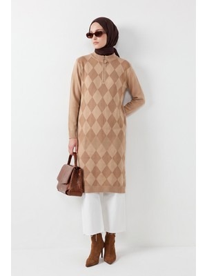Armine Trend Baklava Desenli Fermuar Yaka Uzun Triko Tunik Latte 25KTD4112