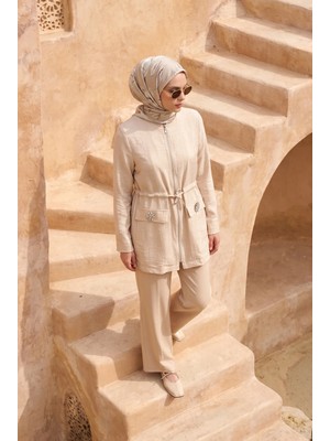 Armine Trend Doğal Kumaş Fermuarlı Beli Büzgülü Süs Cep Detaylı Tunik Bej 26YT424