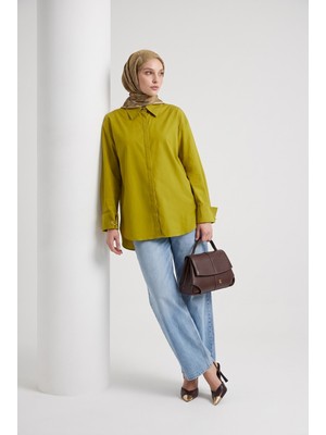 Armine Trend Doğal Kumaş  Gizli Patlı Tam Boy Düğmeli Oversize Basic Gömlek Yağ Yeşili 26YT304