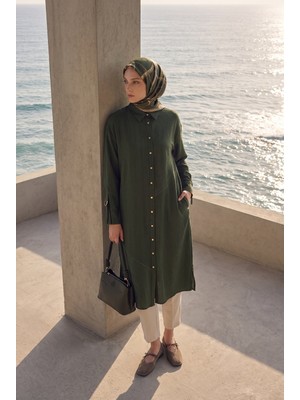 Armine Trend Doğal Kumaş Asimetrik Dikiş Detaylı Gömlek Yaka Tunik 118 cm Boy Açık Haki 26YT478