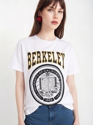 Kozz Style Kadın Beyaz Berkeley Özel Baskı Bol Kalıp %100 Pamuklu Tişört