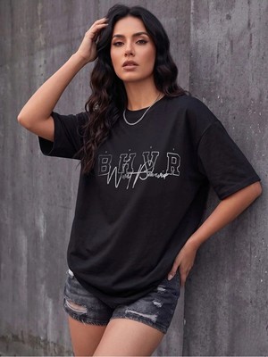 Kozz Style   Kadın Bhvr Baskı %100 Organik Pamuk Relaxed Fit Yuvarlak Yaka Tişört Siyah