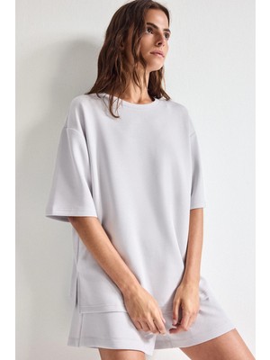 DeFacto Ultra Yumuşak Oversize Bisiklet Yaka Basic Modal Kısa Kollu Açık Gri Tişört G8536AX26SP