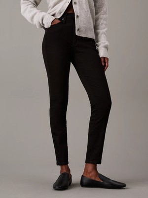 Calvin Klein Kadın Yüksek Bel Slim Fit Dar Paça Denim Siyah Jeans K20K207606-1BY