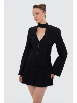 Thalure Kadın Siyah Yakası Şal Detaylı Fit Crop Ceket