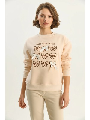 Efnaz Style Kadın Fiyonk Nakışlı Kurdele Aksesuarlı Üç Iplik Şardonlu Bej Sweatshirt