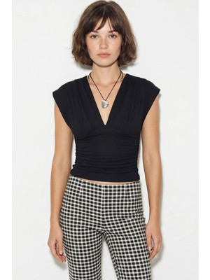 Efnaz Style Kadın Büzgülü Drape Detaylı V Yaka Yarasa Kol Siyah Bluz