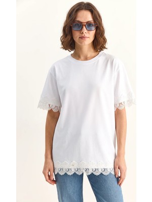 Efnaz Style Kadın Bisiklet Yaka Dantel Detaylı Oversize T Shirt Beyaz