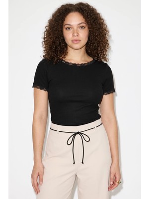 Efnaz Style Kadın Kayık Yaka Dantel Detaylı Soft Touch Siyah Bluz