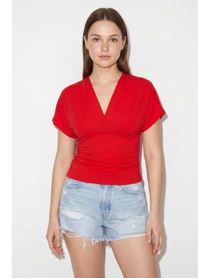 Efnaz Style Kadın Vücuda Oturan Büzgülü Drape Detaylı V Yaka Yarasa Kol Kırmızı Bluz