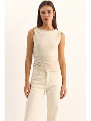 Efnaz Style Kadın Metal Aksesuarlı Belden Drape Detaylı Saran Bej Bluz