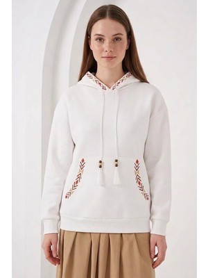 Efnaz Style Kadın Kapüşonlu Oversize Nakışlı Beyaz Sweatshirt