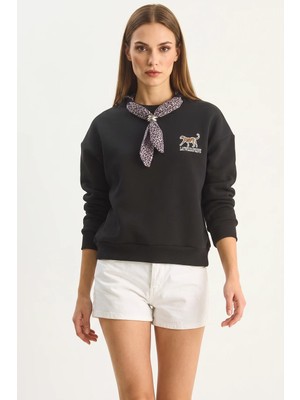 Efnaz Style Kadın Fular Detaylı Leopar Nakışlı Oversize Siyah Sweatshirt