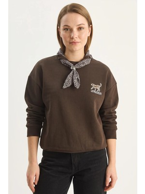 Efnaz Style Kadın Fular Detaylı Leopar Nakışlı Oversize Acı Kahve Sweatshirt