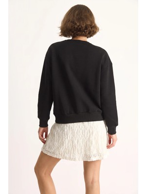 Efnaz Style Kadın Bisiklet Yaka Kalp Nakışlı Şardonlu Üç Iplik Siyah Sweatshirt