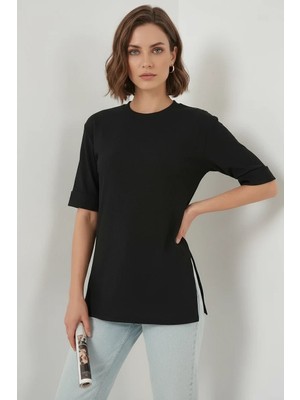 Efnaz Style Kadın Yuvarlak Yaka Yanı Yırtmaçlı Siyah Tişört