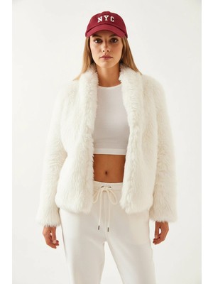 Efnaz Style Kadın Tüylü Peluş Krem Mont