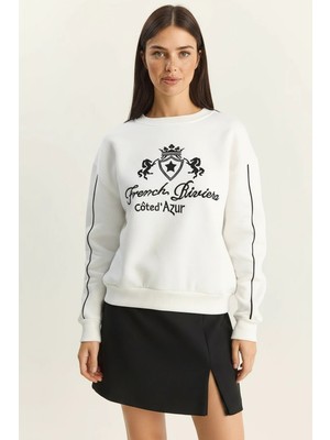 Efnaz Style Kadın Bisiklet Yaka Nakış Işlemeli Üç Iplik Şardonlu Ekru Sweatshirt