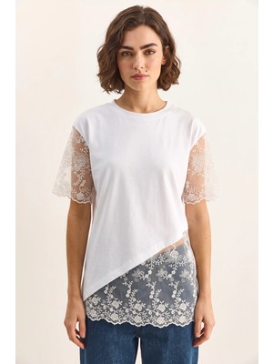 Efnaz Style Kadın Bisiklet Yaka Dantel Garnili Asimetrik Kesim Relaxed Fit T Shirt Beyaz