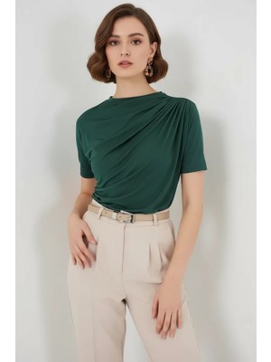 Efnaz Style Kadın Yuvarlak Yaka Büzgülü Detay Kısa Kol Zümrüt Yeşili Bluz