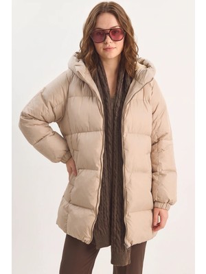 Efnaz Style Kadın Kapüşonlu Oversize Yarasa Kol Şişme Bej Mont