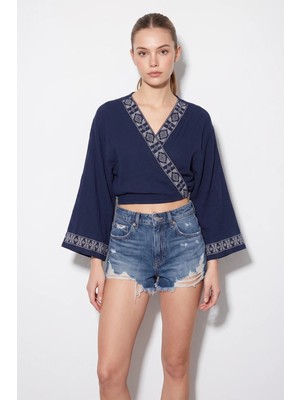 Efnaz Style Kadın Nakış Işlemeli Bağlama Detaylı Geniş Kollu Müslin Lacivert Kimono Bluz