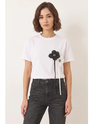 Efnaz Style Kadın Aksesuarlı Kısa Kollu Pamuklu T Shirt Beyaz