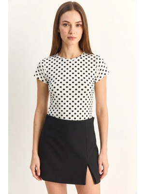 Efnaz Style Kadın Bisiklet Yaka Puantiyeli Kısa Kollu Crop T Shirt Beyaz Siyah