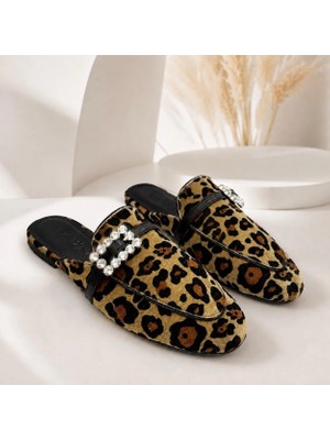 Dabab Shoes Marıgold Kadın Taşlı Tokalı Leopar Desenli Kadife Görünümlü Kapalı Burun Düz Taban Mule Terlik