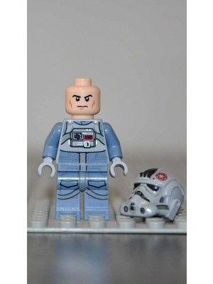 LEGO At-At Driver, Koyu Kırmızı Imparator Logolu Minifigür