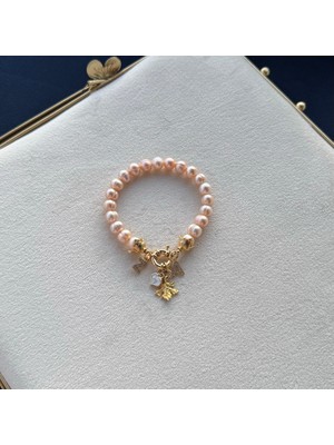 İncie Altın Uyumlu Harf Charmlı Pembe Inci Bileklik