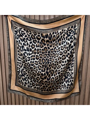 Nes Design Kenarları Desenli Krem Leopar Desen Fular (70X70)