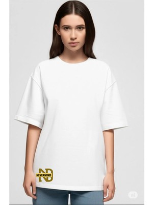 Mondschein Oversize Tişört Kadın | Sol Alt "mndsches" Baskılı Geniş Kalıp T-Shirt Unisex