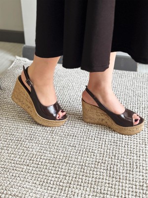 Asmi Shoes Kadın Fenni Kahve Rugan 10 cm Dolgu Topuklu Mantar Taban Ayakkabı