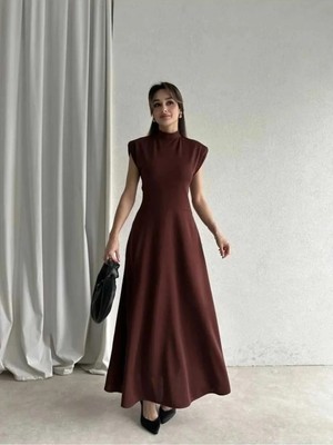 Klex Dik Yaka Vatkalı Yırtmaç Detaylı Maxi Elbise 5007 Kahverengi - M