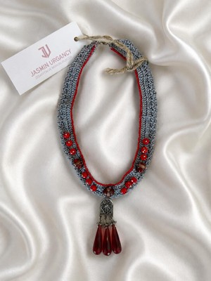 Jasminurgancy El Yapımı Örgü Kırmızı Kristal Taşlı Tasarım Kolye