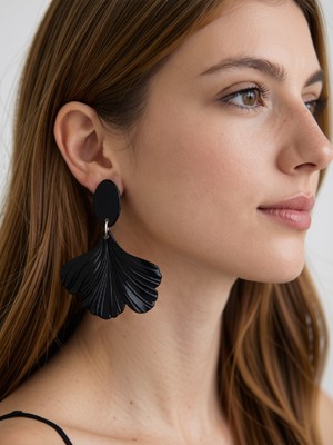 Eosanthe Kadın Küpe Ginkgo Biloba Yaprağı Siyah, Estetik Tasarım 6 cm