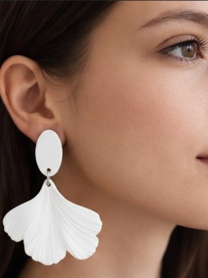Eosanthe Kadın Küpe Ginkgo Yaprağı Beyaz Modern, Estetik Tasarım 6 cm