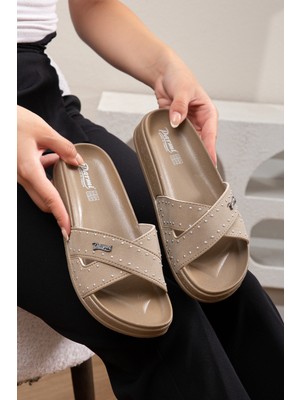 Zshoes Kadın Zımba Detaylı Ortopedik Yumuşak Tabanlı Terlik (Ev Içi Kullanıma Uygundur)