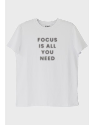 lofux Focus is All You Need Baskılı Minimal Beyaz Tişört