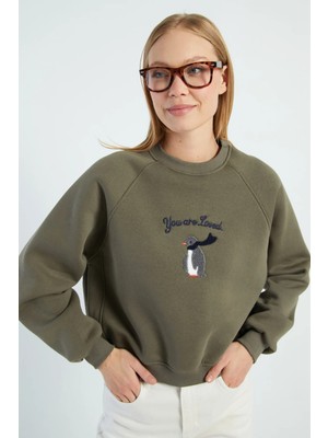 FullaModa 3 Iplik Penguen Nakışlı Crop Sweatshirt