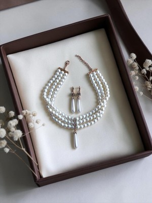 Fayra Accessories Kristal Taşlı Üç Sıra Inci Tasma Kolye ve Inci Küpe Seti
