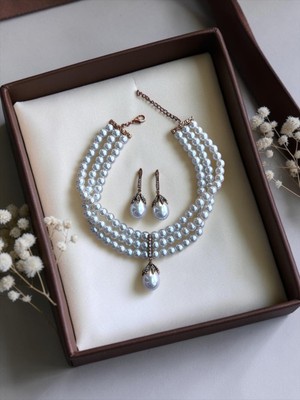 Fayra Accessories Kristal Taşlı Üç Sıra Mayorka Inci Tasma Kolye ve Inci Küpe Seti