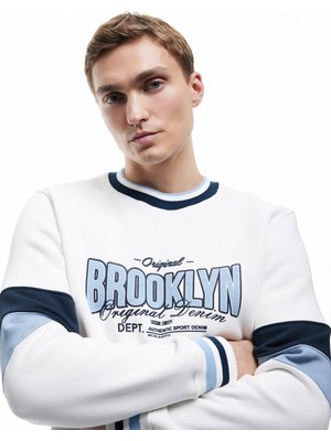 Koton Şardonlu Uzun Kollu Bisiklet Yaka Renk Bloklu Kolej Baskılı Sweatshirt