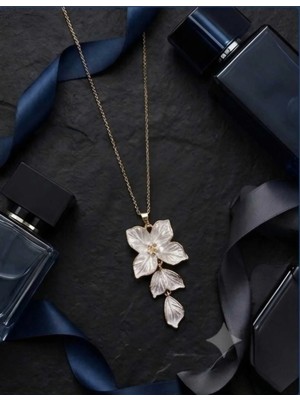 Sakura Sallantılı Beyaz Çiçekli Çelik Kolye