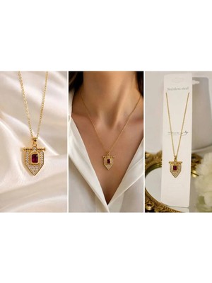 Dolunay Takı Gold Renk Çelik Bordo Taşlı Zirkon Detaylı Kalkan Kolye