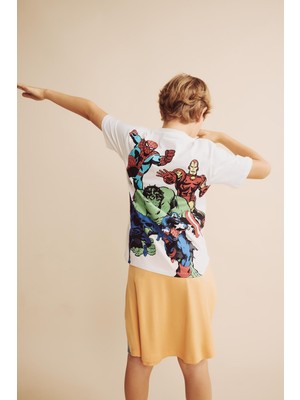 Esranın Dünyası DEFACTO%100 Pamuk Marvel Comıcs Sırt Baskılı New Regular Fit Bisiklet Yaka Kısa Kollu Ekru Tişört Erkek Çocuk H8253A826HS